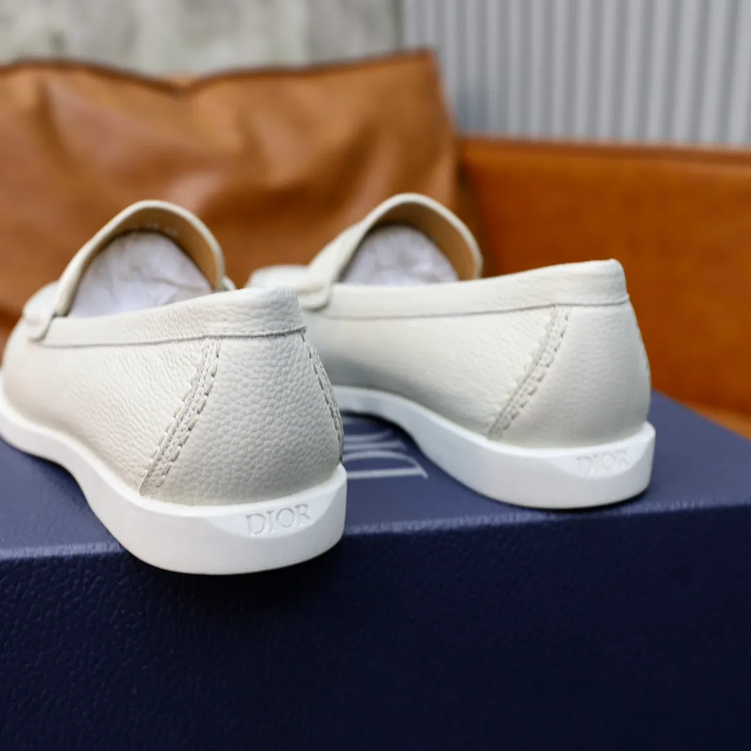 Ex-factory price: 540🙅‍♂️🙅‍♂️🙅‍♂️ Brand: Dior DIOR Standard code: Men's code 38/44 (45 can be customized) Grade: Same as the official website Material: Original cowhide stitching, cowhide lining, original TPU wear-resistant soft outsole Style categories: Leisure and sports version, footwear for driving, young fashion, European and American trends, British style Color: actual picture color